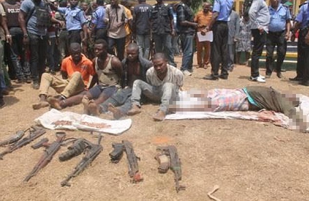 Cái kết của “Ma ca rồng” - kẻ giết 200 người ở Nigeria - 1