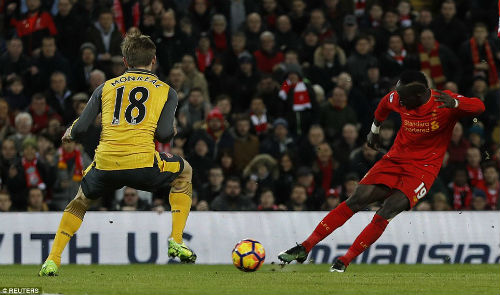 Góc chiến thuật Liverpool – Arsenal: Wenger &#34;sai 1 li, đi 1 dặm&#34; - 3