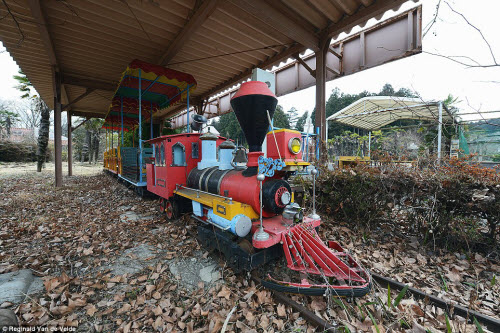 Rợn người các công viên giải trí bỏ hoang ở Nhật - 7