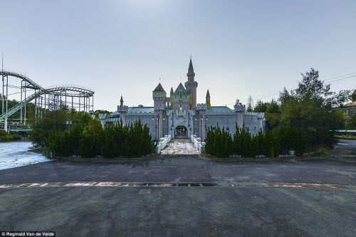 Rợn người các công viên giải trí bỏ hoang ở Nhật - 11