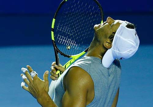 Nadal bung vợt cực “ngọt”, tiếc vì lỡ cúp thứ 70 - 1