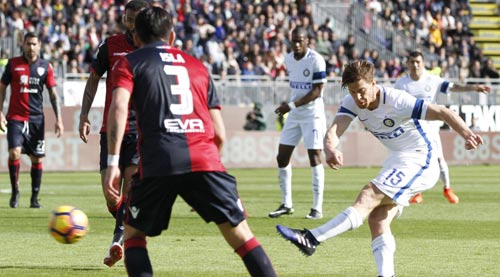 Cagliari - Inter Milan: Công phá đổ sập thành trì - 1