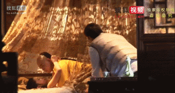 Cười ra nước mắt với hậu trường "cảnh nóng" của sao châu Á - 7