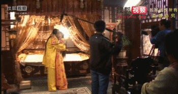 Cười ra nước mắt với hậu trường "cảnh nóng" của sao châu Á - 11