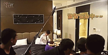 Cười ra nước mắt với hậu trường "cảnh nóng" của sao châu Á - 17