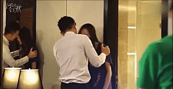 Cười ra nước mắt với hậu trường "cảnh nóng" của sao châu Á - 19