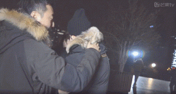 Cười ra nước mắt với hậu trường "cảnh nóng" của sao châu Á - 25