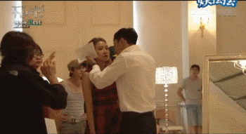 Cười ra nước mắt với hậu trường "cảnh nóng" của sao châu Á - 3