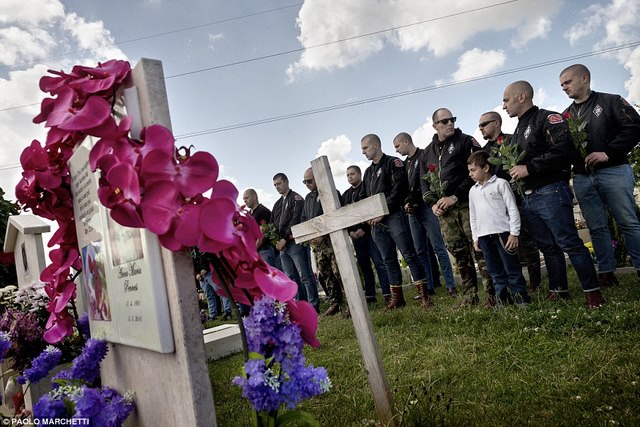 Ảnh: Thâm nhập hang ổ phát xít mới giữa lòng châu Âu - 4