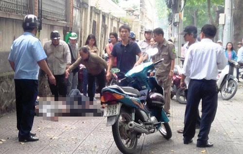 Bắt nam thanh niên đâm bạn gái rồi tự sát ở Sài Gòn - 1