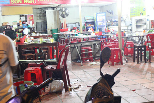 Thanh niên &#34;san bằng&#34; quán phở sau câu nói của chủ quán - 2