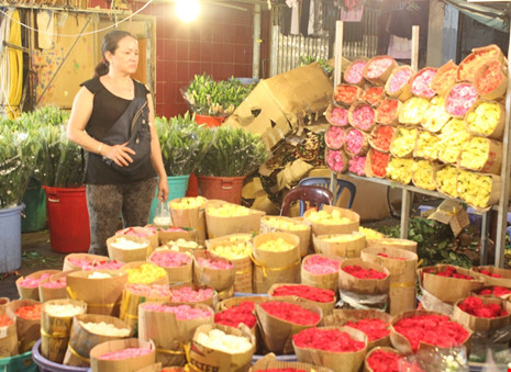 Trước ngày 8-3, chợ hoa Hồ Thị Kỷ có gì hấp dẫn? - 10