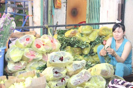 Trước ngày 8-3, chợ hoa Hồ Thị Kỷ có gì hấp dẫn? - 5