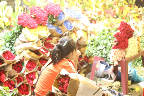 Trước ngày 8-3, chợ hoa Hồ Thị Kỷ có gì hấp dẫn? - 6