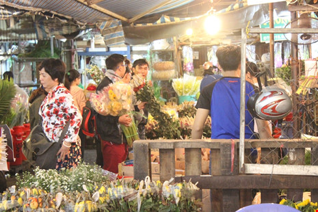 Trước ngày 8-3, chợ hoa Hồ Thị Kỷ có gì hấp dẫn? - 8