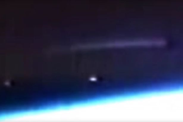 Video: NASA che giấu phi thuyền khổng lồ gần trạm vũ trụ? - 1