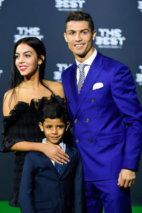 Kiều nữ của Ronaldo lộ quá khứ &#34;vất vả&#34;, lương bèo bọt - 1