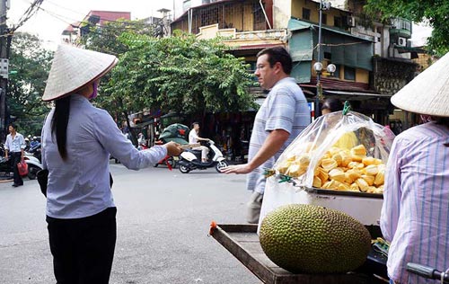 14 đối tượng chiếm vỉa hè bị Chủ tịch Chung “điểm mặt” - 13