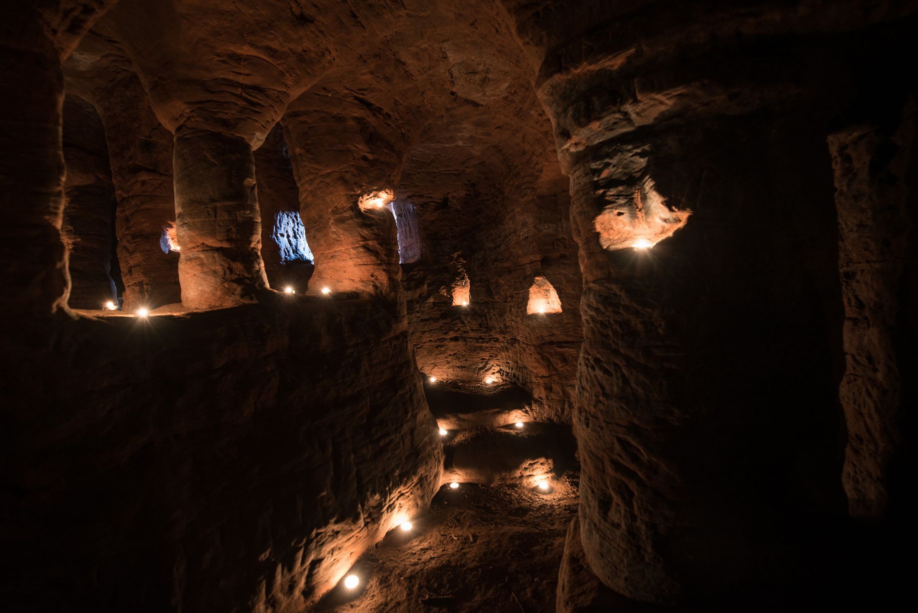 Anh: Phát hiện hang động hiệp sĩ 700 tuổi dưới hang thỏ - 5