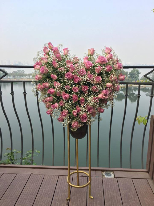 Học bà mẹ Hà thành cắm hoa cực đẹp cho ngày 8/3 - 2