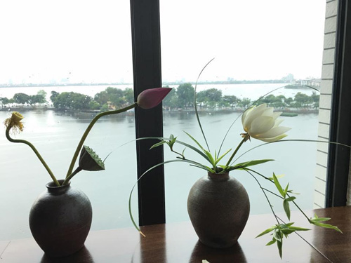 Học bà mẹ Hà thành cắm hoa cực đẹp cho ngày 8/3 - 6