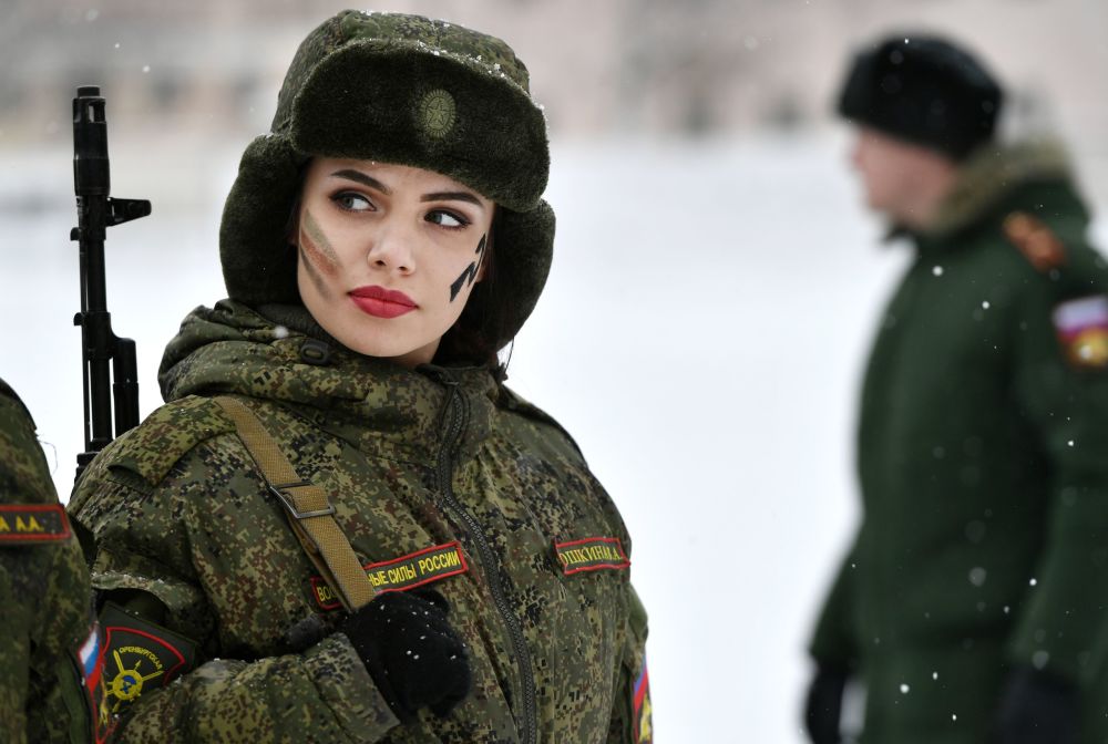 Ngắm những bóng hồng đẹp nhất trong quân đội Nga - 1