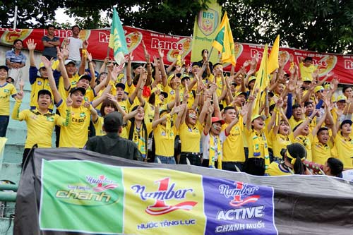 CĐV SLNA quyết biến Thống Nhất thành “chảo lửa thành Vinh” - 2