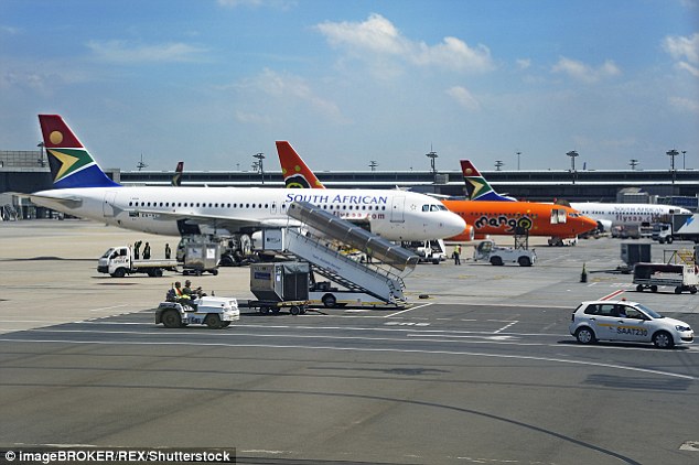 Giả làm cảnh sát, cướp 331 tỉ đồng ở sân bay Nam Phi - 1