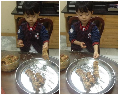 "Soái ca" 6 tuổi vào bếp nấu cơm tặng mẹ hút nghìn like - 4