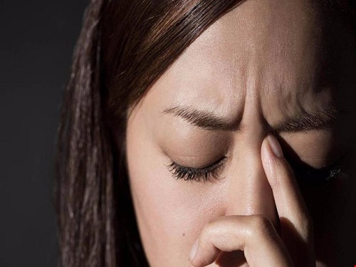 7 dấu hiệu nguy hiểm từ những cơn đau đầu bất thường - 1