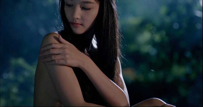 Hoa hậu dân tộc Việt Nam 2011 - Triệu Thị Hà gây xôn xao dư luận khi nhận lời đóng cảnh nóng táo bạo trong phim "Mỹ nhân" 2015.