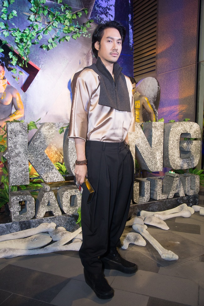 NTK Lý Quý Khánh vừa từ Milan trở về đã lập tức đi ra mắt phim.