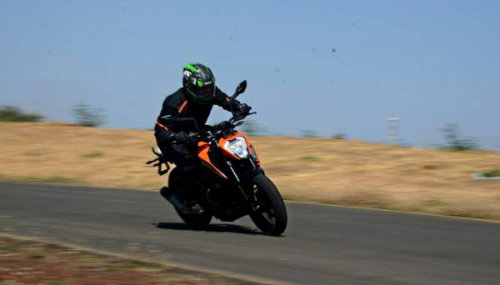 Muốn mua xe côn chọn KTM 250 Duke hay Yamaha FZ25? - 5