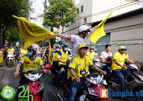 Dàn hot girl xứ Nghệ "đại náo" sân Thống Nhất - 2