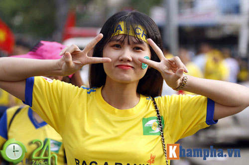 Dàn hot girl xứ Nghệ "đại náo" sân Thống Nhất - 10