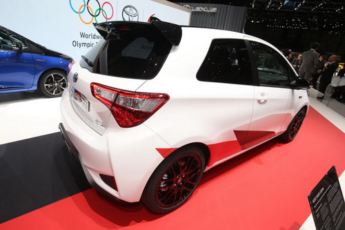 Toyota yaris grmn giá 695 triệu đồng đấu ford fiesta st