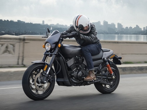 Harley-Davidson Street Rod 2017 thu hút giới trẻ, giá 198 triệu đồng - 2