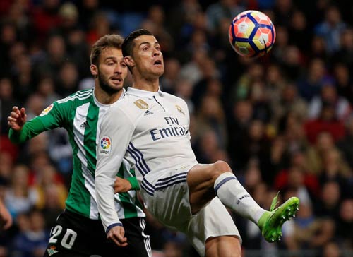 Real Madrid – Betis: Sai lầm & 2 cú đánh đầu đẳng cấp - 1