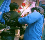 Clip: Hiệp sĩ đường phố giáng “cú đấm ngàn cân” vào mặt kẻ cướp - 2