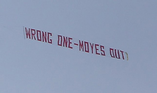 Arsenal: CĐV học fan MU dùng máy bay đòi sa thải Wenger - 1