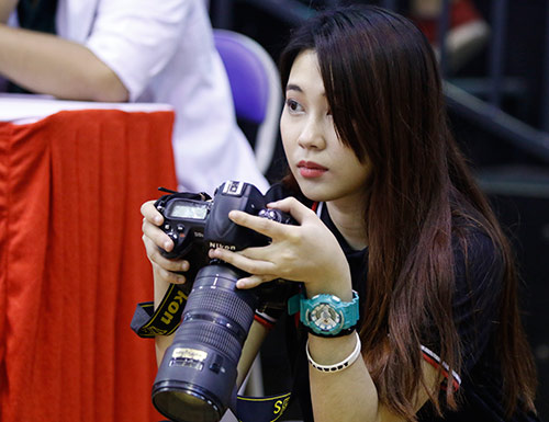Nữ phóng viên Thái Lan đẹp nóng bỏng như hot girl - 1