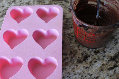 Valentine trắng lãng mạn với chocolate trái tim - 2
