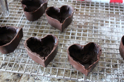 Valentine trắng lãng mạn với chocolate trái tim - 4