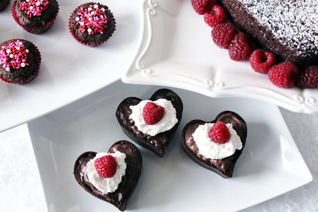 Valentine trắng lãng mạn với chocolate trái tim - 1