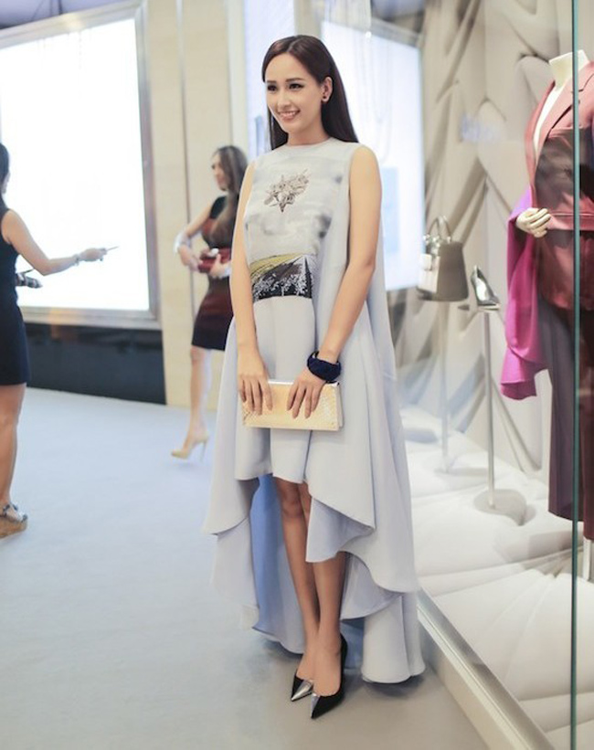 Người đẹp diện một thiết kế mullet trang nhã trong bộ sưu tập Xuân - Hè 2015 tại tiệc sang của Dior ở Singapore.