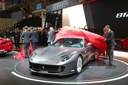 Cận cảnh "quái thú tốc độ" Ferrari 812 Superfast - 3
