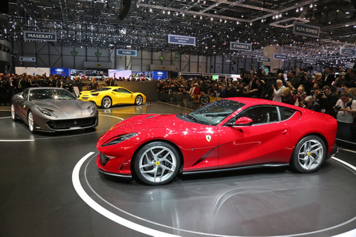 Cận cảnh "quái thú tốc độ" Ferrari 812 Superfast - 4