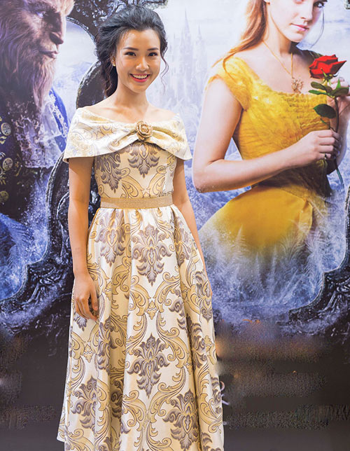 "Hoa hậu" Next Top chơi trội với xế 3 tỷ đi sự kiện - 5