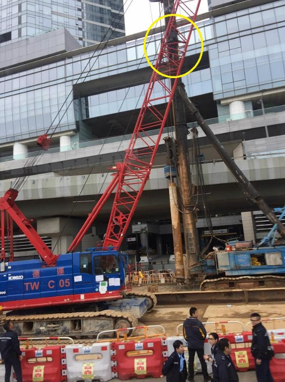 Cảnh sát anh hùng đẹp trai khiến dân Hồng Kông “phát sốt” - 2