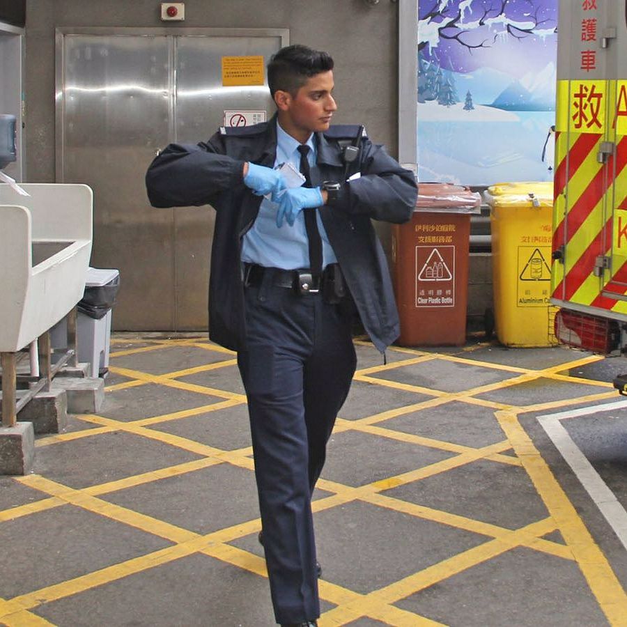 Cảnh sát anh hùng đẹp trai khiến dân Hồng Kông “phát sốt” - 1